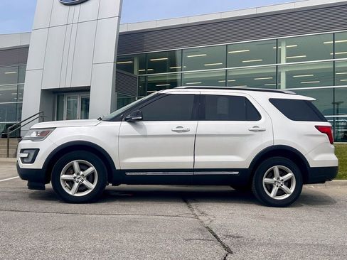 Used 2016 Ford Explorer XLT w/ Equipment Group 202A AWD/4WD image 3