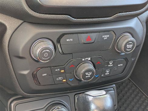 Used 2019 Jeep Renegade Trailhawk w/ LED Lighting Group AWD/4WD image 13