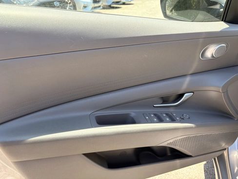 Used 2021 Hyundai Elantra SEL FWD image 12
