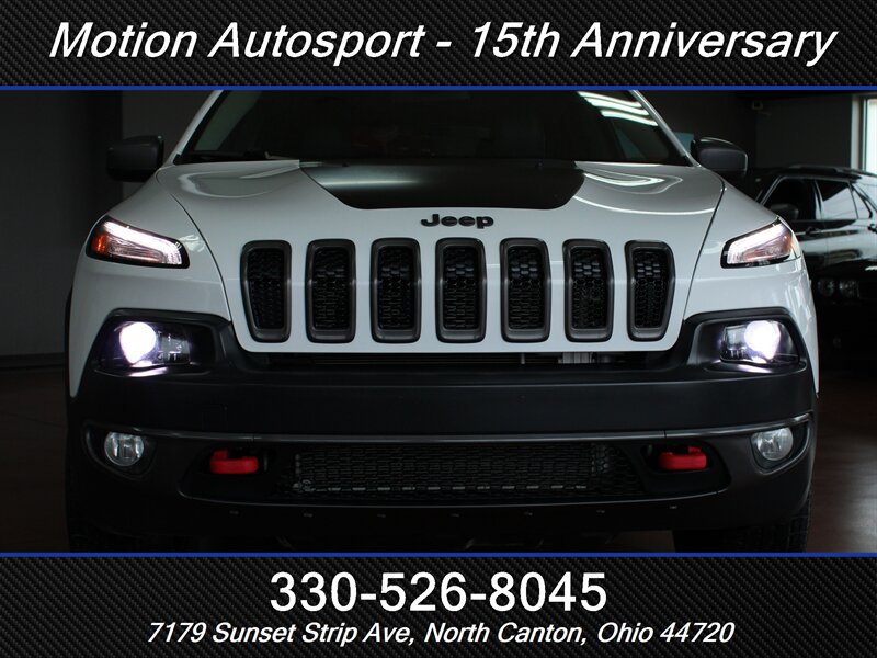 Used 2017 Jeep Cherokee Trailhawk w/ Cold Weather Group AWD/4WD image 34