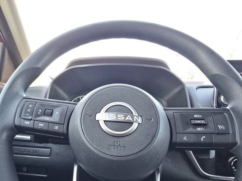 Used 2023 Nissan Rogue S image 21