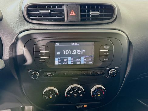 Used 2017 Kia Soul image 18