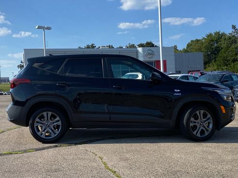 Used 2022 Kia Seltos LX AWD/4WD image 2