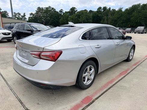 Used 2019 Chevrolet Malibu LT w/ Leather Package FWD image 8