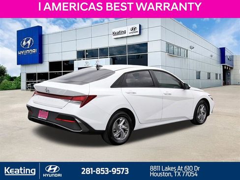 Used 2025 Hyundai Elantra SE FWD image 5