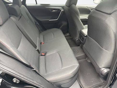 Used 2022 Toyota RAV4 SE w/ Weather & Moonroof Package image 18