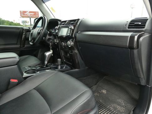 Used 2018 Toyota 4Runner TRD Off-Road Premium w/ TRD Performance Package AWD/4WD image 14