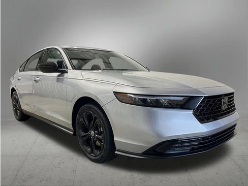 Used 2025 Honda Accord SE image 10