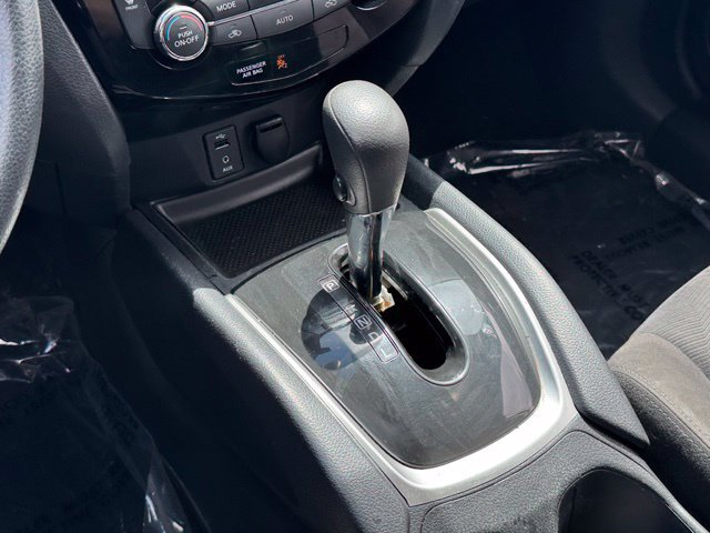 Used 2015 Nissan Rogue SV AWD/4WD image 14