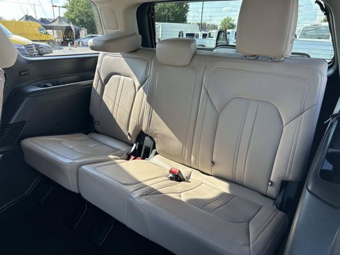 Used 2024 Ford Expedition Limited AWD/4WD image 27