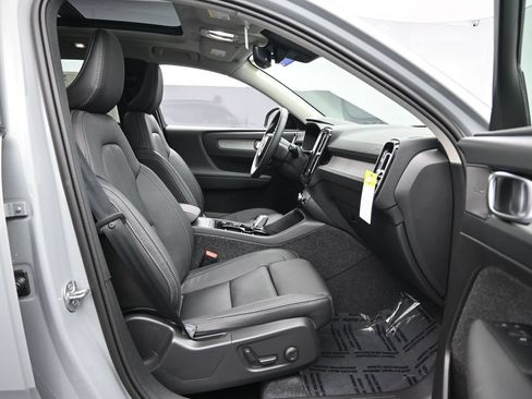 Used 2025 Volvo XC40 B5 Ultra w/ Climate Package AWD/4WD image 36