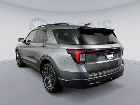 Used 2025 Ford Explorer ST-Line w/ Premium Package image 4