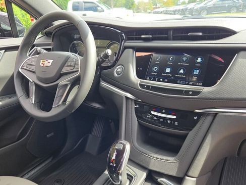 New 2025 Cadillac XT5 Luxury w/ LPO, Red Accent Package AWD/4WD image 7