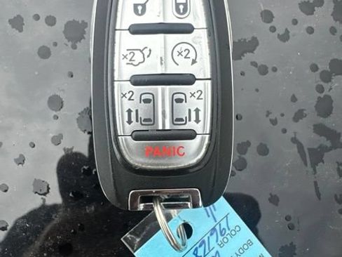 Used 2026 Chrysler Pacifica Limited FWD image 23