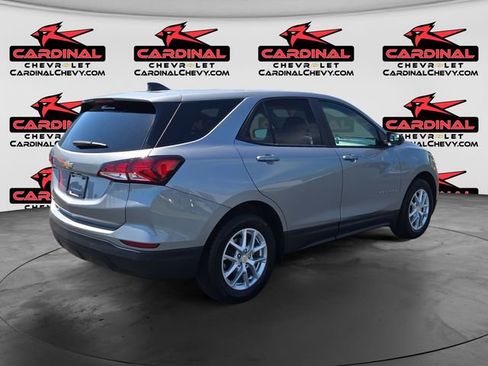Used 2023 Chevrolet Equinox LS w/ LS Convenience Package FWD image 3