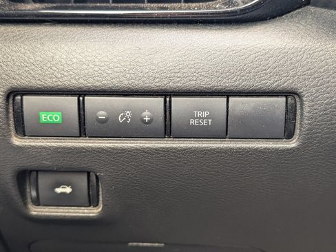 Used 2024 Nissan Sentra SR FWD image 12