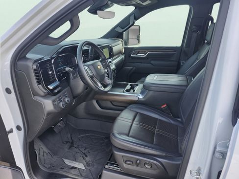 Used 2025 Chevrolet Silverado 2500 High Country AWD/4WD image 9