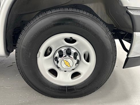 Used 2025 Chevrolet Express 3500 LT w/ LT Preferred Equipment Group image 50