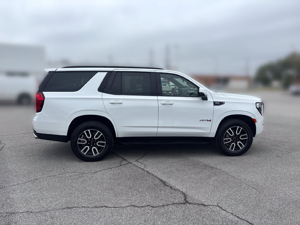 Used 2024 GMC Yukon AT4 w/ Technology Package AWD/4WD image 9