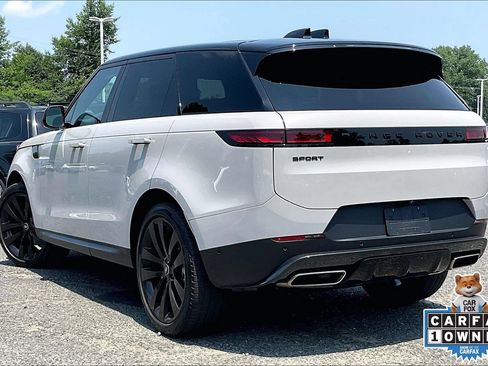 Used 2024 Land Rover Range Rover Sport SE AWD/4WD image 11