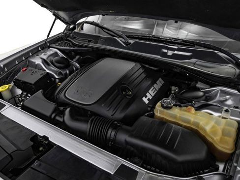 Used 2017 Dodge Challenger R/T image 27