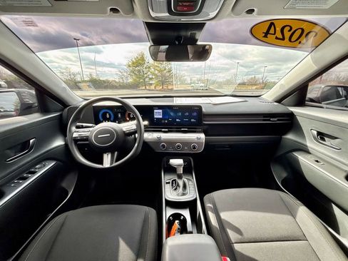 Used 2024 Hyundai Kona SE image 21