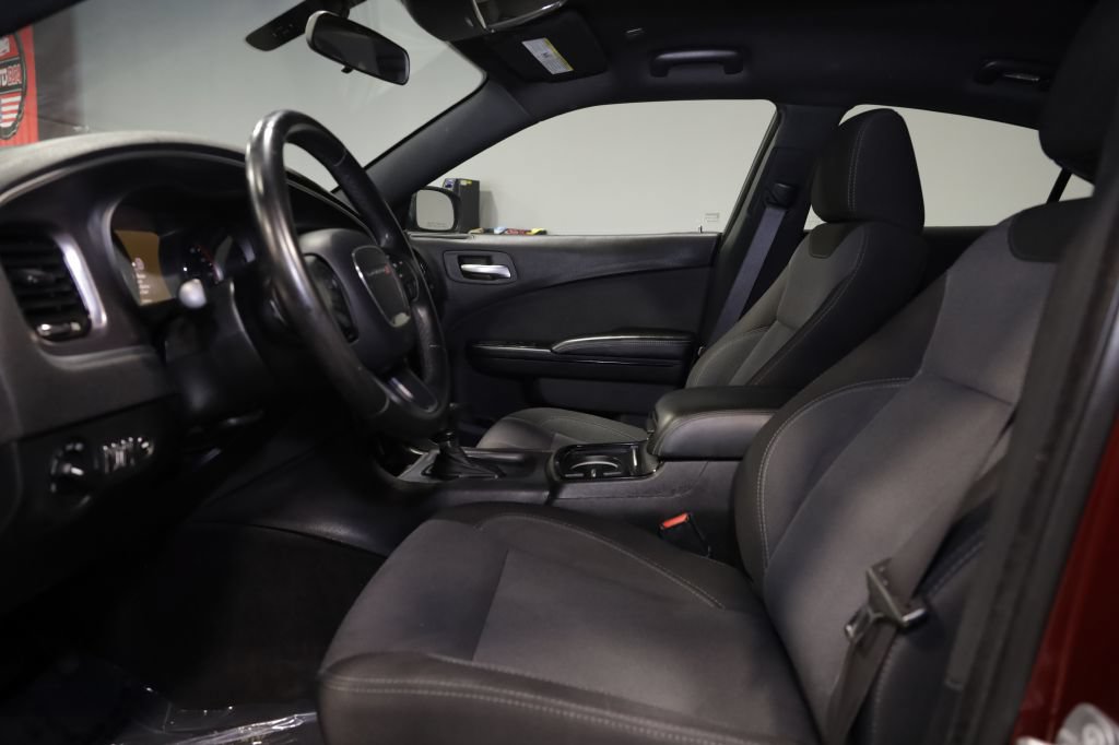 Used 2018 Dodge Charger SXT w/ Blacktop Package RWD image 12