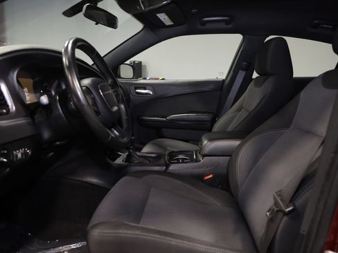 Used 2018 Dodge Charger SXT w/ Blacktop Package RWD image 12