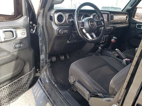 Used 2018 Jeep Wrangler Unlimited Sahara image 15