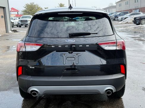Used 2022 Ford Escape SE w/ Cold Weather Package image 4