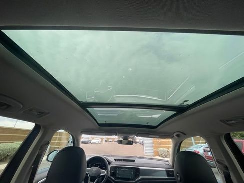 Used 2023 Volkswagen Atlas SEL Premium image 18