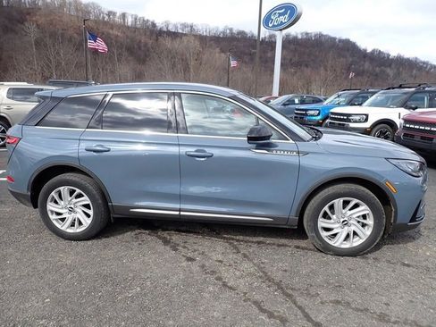 Used 2023 Lincoln Corsair AWD image 6