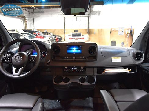 Used 2023 Mercedes-Benz Sprinter 2500 image 33