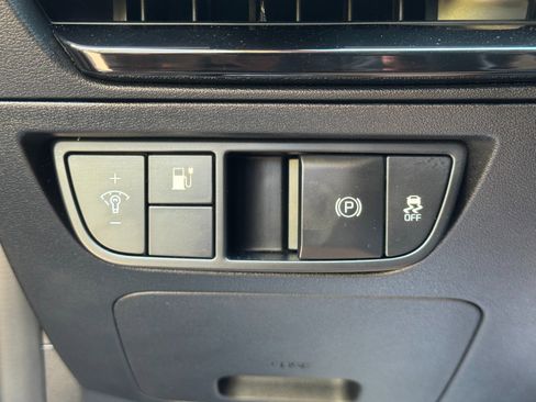 Used 2022 Kia EV6 Light RWD image 17