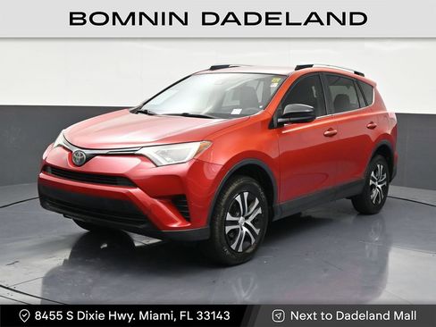 Used 2017 Toyota RAV4 LE image 1
