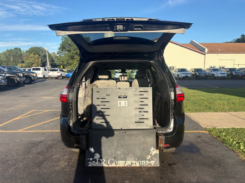 Used 2020 Toyota Sienna L FWD image 14