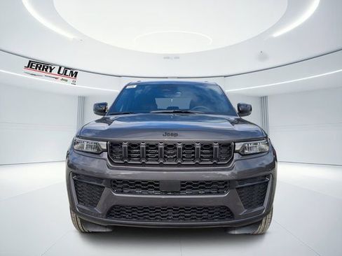 New 2026 Jeep Grand Cherokee Altitude AWD/4WD image 8