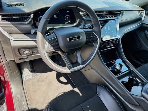 Used 2024 Jeep Grand Cherokee Altitude AWD/4WD image 10