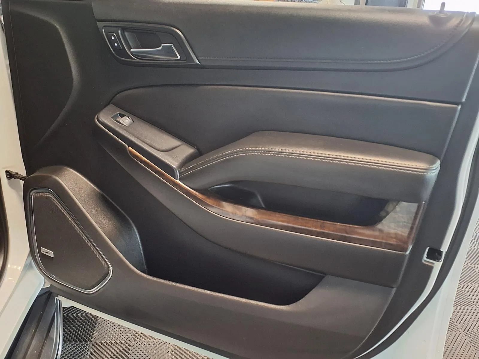 Used 2018 Chevrolet Suburban LT AWD/4WD image 12