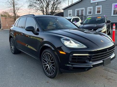 Used 2019 Porsche Cayenne Base image 1