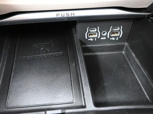 Used 2023 Chrysler Pacifica Limited image 23