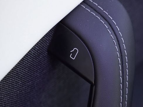 Used 2022 Tesla Model X Plaid image 12