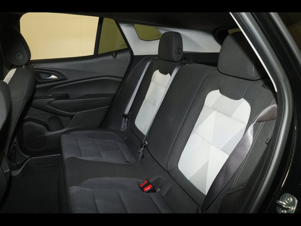 Used 2024 Chevrolet Trax LS w/ LS Convenience Package FWD image 25