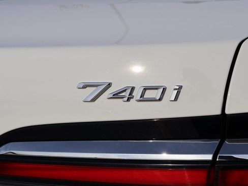 Used 2025 BMW 740i xDrive w/ Premium Package AWD/4WD image 8