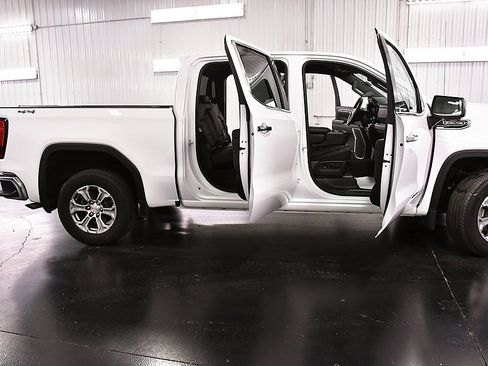 Used 2025 GMC Sierra 1500 SLT image 32
