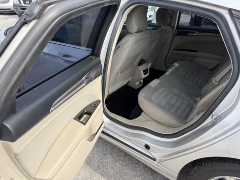 Used 2017 Ford Fusion SE image 13