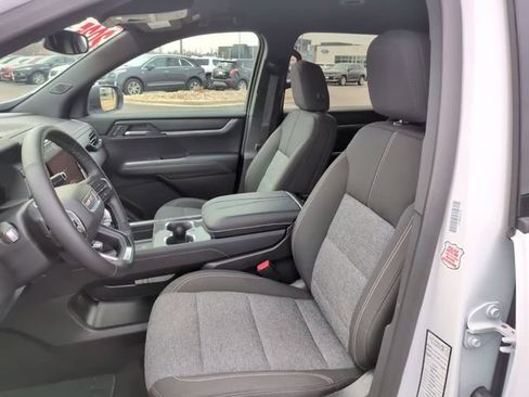 Used 2025 GMC Acadia Elevation AWD/4WD image 17