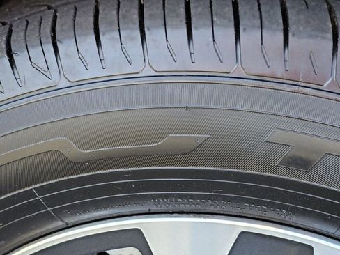 Used 2022 Toyota Highlander XLE image 11