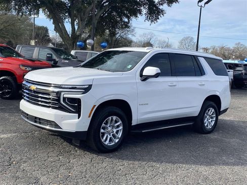 Used 2025 Chevrolet Tahoe LT image 3
