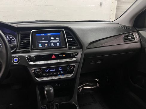 Used 2019 Hyundai Sonata Limited FWD image 19
